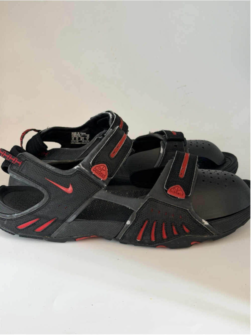 Nike ACG Air Vtg Strap Men’s Sandals Outdoor Black Red Fog Size 15